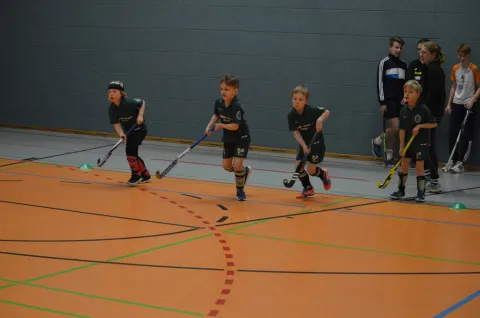 Minis im Kampf um den ersten Ball Minis im Kampf um den ersten Ball