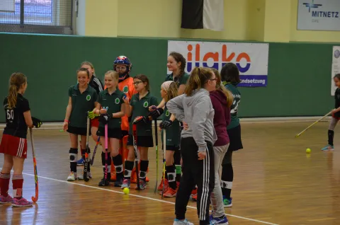 Sie kennen sich gut die Spielerinnen aus Weimar und Erfurt, schenken taten sie sich dann jedoch nichts. Sie kennen sich gut die Spielerinnen aus Weimar und Erfurt, schenken taten sie sich dann jedoch nichts.