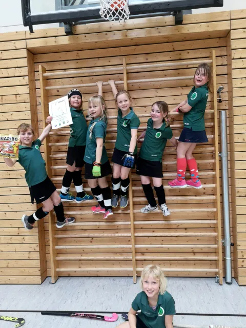 D- Mädchen nehmen Fahrt auf und gewinnen das Turnier in Jena D- Mädchen nehmen Fahrt auf und gewinnen das Turnier in Jena