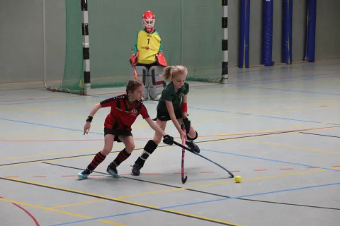 Geschenkt wurde heute nichts, hartes Ringen um jeden Ball, hier im Spiel gegen den Leipziger SC.