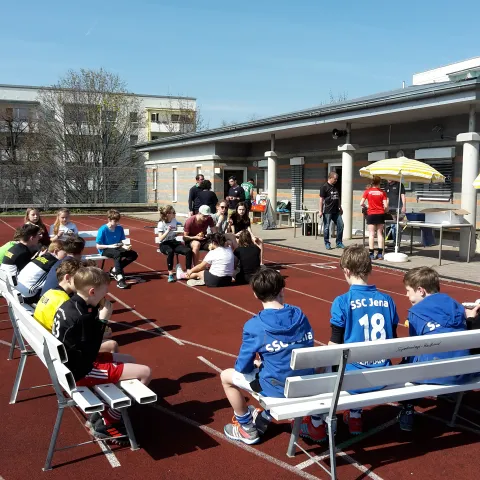 Auch das Pfeifen muss gelernt werden: 20 neue Schiedsrichter für Erfurt! Auch das Pfeifen muss gelernt werden: 20 neue Schiedsrichter für Erfurt!