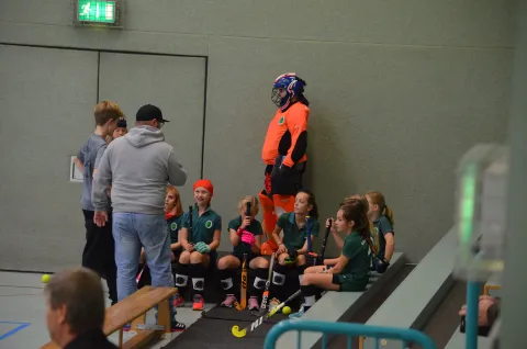 Trainer Toralf Kupfer schwört die Erfurterinnen auf die anstehende Aufgabe - das Auftaktspiel gegen Meerane - ein