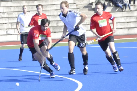 Tino Ebert vom EHC auf dem Weg zum Tor Tino Ebert vom EHC auf dem Weg zum Tor