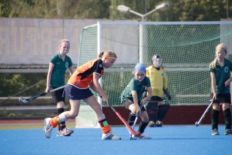 Gleichzeitig am Ball