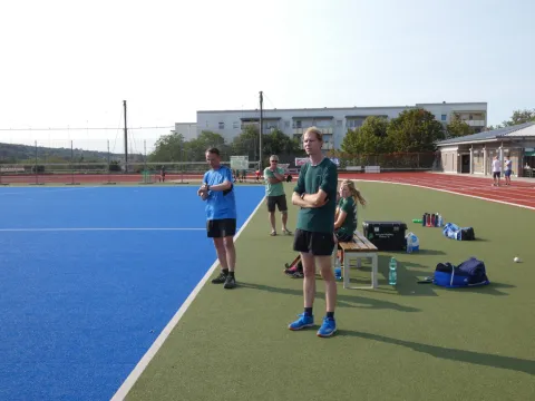 Die Trainer voll konzentriert