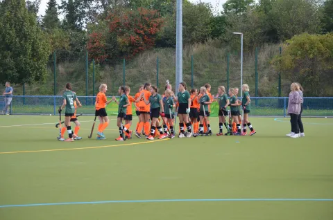 Tolles Team - die weibliche U12 des Erfurter HC ist im Rennen um den Titel! Tolles Team - die weibliche U12 des Erfurter HC ist im Rennen um den Titel!