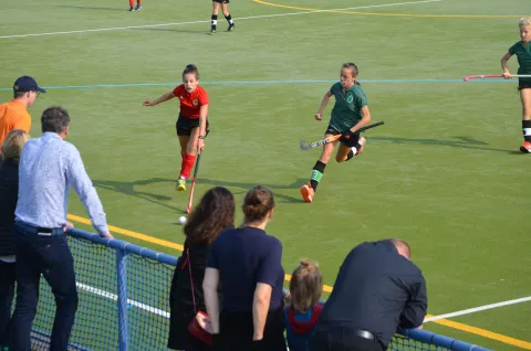 Im Spiel gegen den ESV Dresden wurde um jeden Ball gekämpft Im Spiel gegen den ESV Dresden wurde um jeden Ball gekämpft