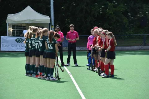 Begrüßung vor der Partie Hamburg vs. MHSB