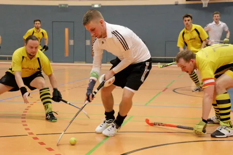 EHC durch zwei Gegner vom Freiberger HTC EHC durch zwei Gegner vom Freiberger HTC