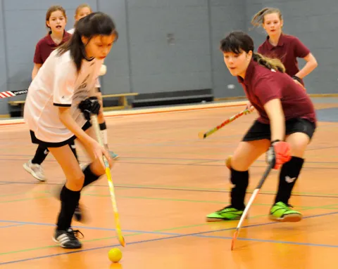 Zweikampf bei den Mädchen B Zweikampf bei den Mädchen B