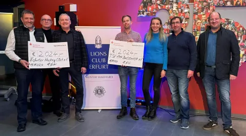 Übergabe Spendenscheck