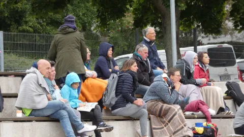 ...kühle Bedingungen, auch für die Zuschauer ...kühle Bedingungen, auch für die Zuschauer