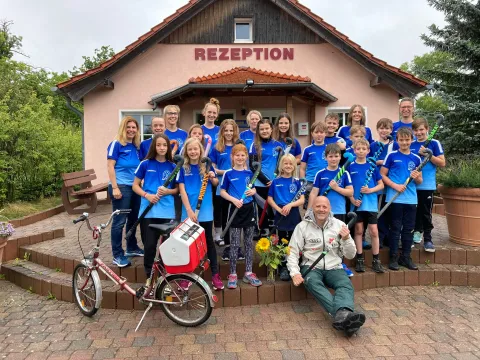Gruppenbild mit Gast Biathlonstaffelolympiasieger Peter Sendel