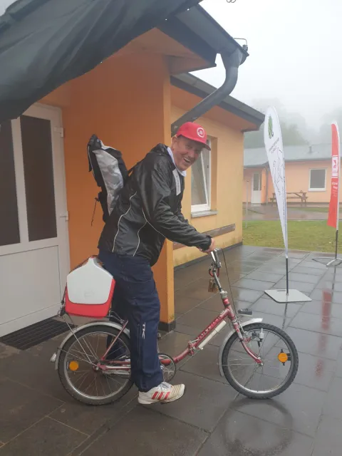 Betreuer/Trainer im Regen 3/3