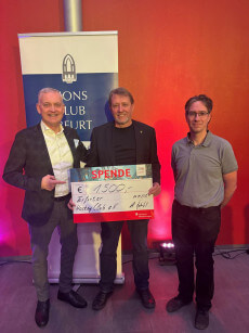 Übergabe des Spendenschecks