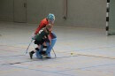 Ergänzungsspielerin der D-Mädchen setzt sich im Spiel gegen Weimar beim Penalty durch
