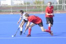 Erfurts Tony Tietz im Zweikampf mit einem Dresdner Gegenspieler