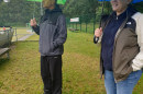 Betreuer/Trainer im Regen 2/3