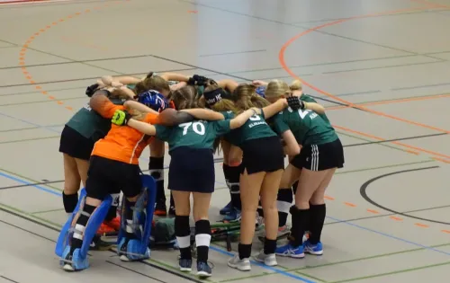 Mädchen A erkämpfen sich Startplatz für die Endrunde zur Mitteldeutschen Meisterschaft! Mädchen A erkämpfen sich Startplatz für die Endrunde zur Mitteldeutschen Meisterschaft!