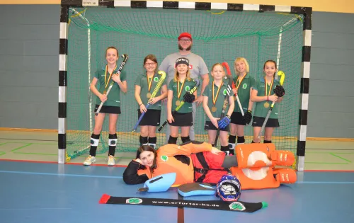 Die C-Mädchen der Hallensaison 2019/2020 - motiviert und zuversichtlich. Da die Trainingszeit einigen Eltern viel abverlangt hätte, waren nach Bekanntwerden der Absage einige Mädchen geplant nicht anwesend.