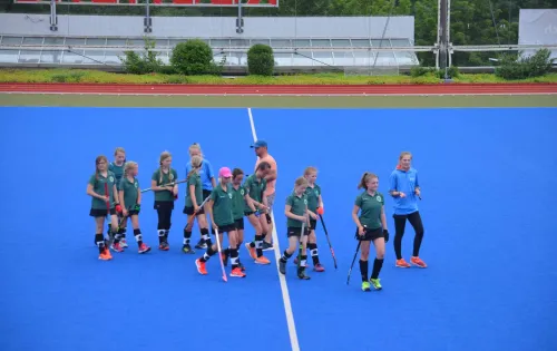 Zusammen stark - die weibliche U12 nach zwei Kantersiegen zum Saisonstart