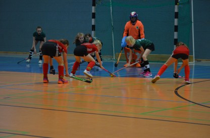 Solider Abwehrblock in der 2. Halbzeit im Spiel gegen den ESV Dreseden